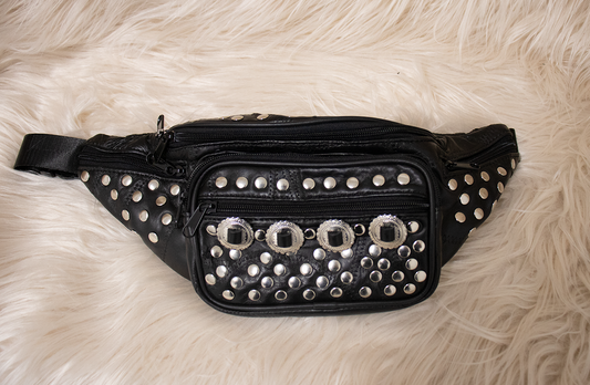 FLAT RIVETS AND ROUND CONCHO FANNY PACK