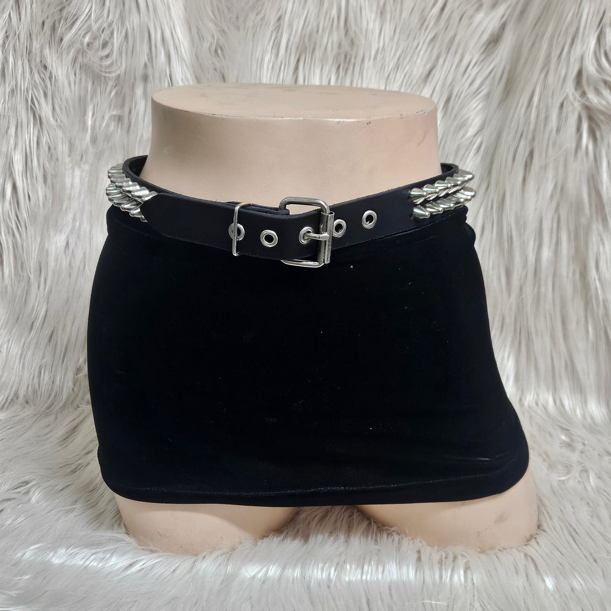 UK 77 TWO-ROW STUDDED BELT