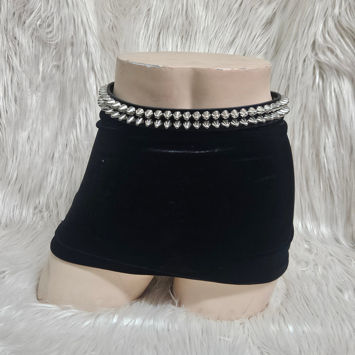 UK 77 TWO-ROW STUDDED BELT